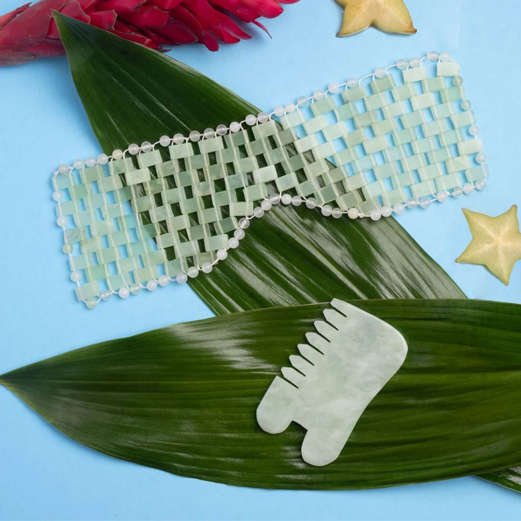 Earth Harbor | Island Jade Gemstone Gua Sha + Massaging Comb - Naturelle.fi