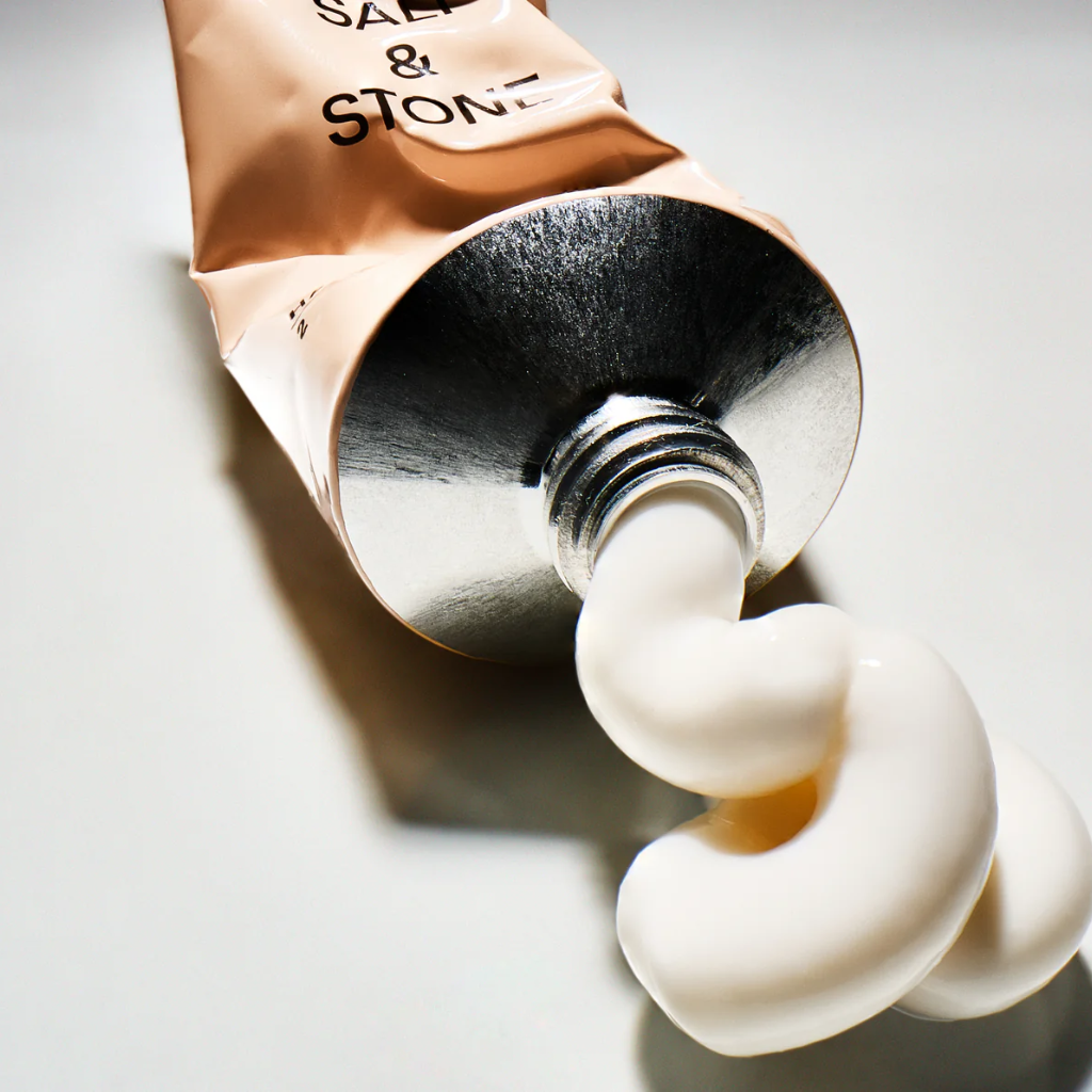 Salt & Stone | Hand Cream Saffron & Cedar - Naturelle
