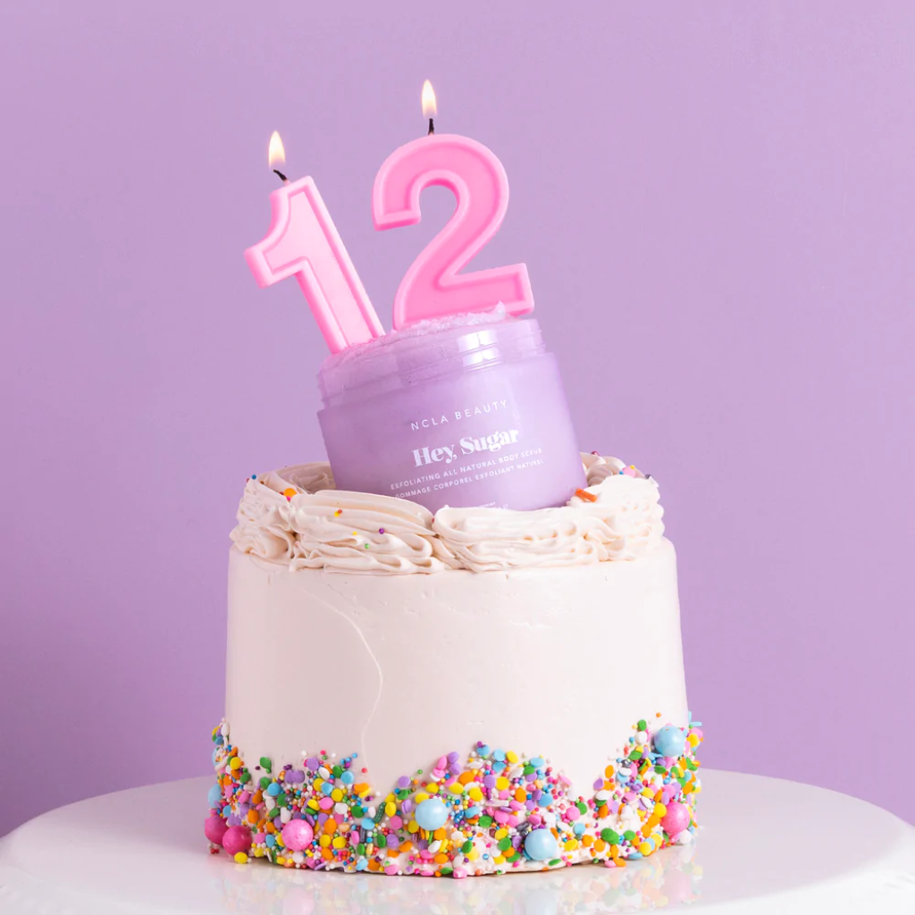 NCLA Beauty | Hey, Sugar All Natural Body Scrub Birthday Cake Luonnonkosmetiikan vartalokuorinta - Naturelle.fi