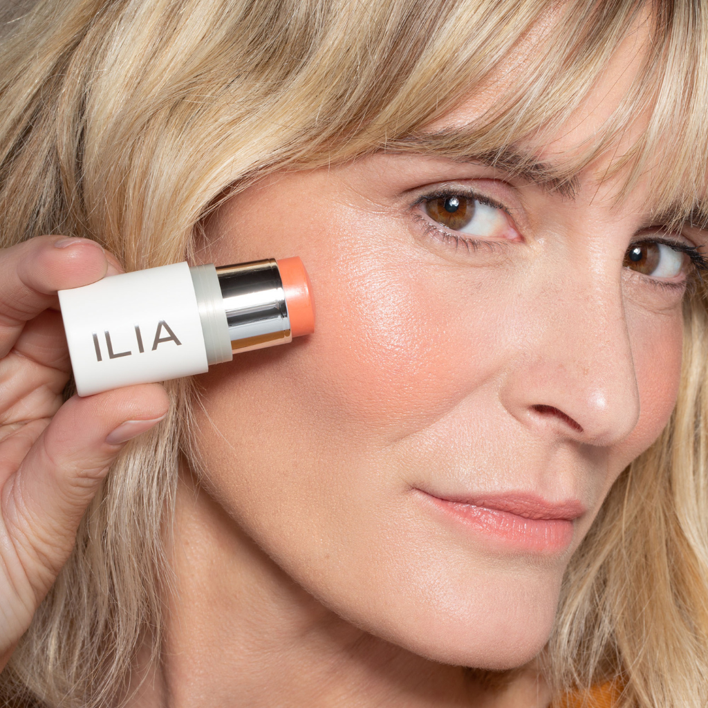 ILIA Beauty | Multi Stick Poski- ja huulipunapuikko - Naturelle.fi