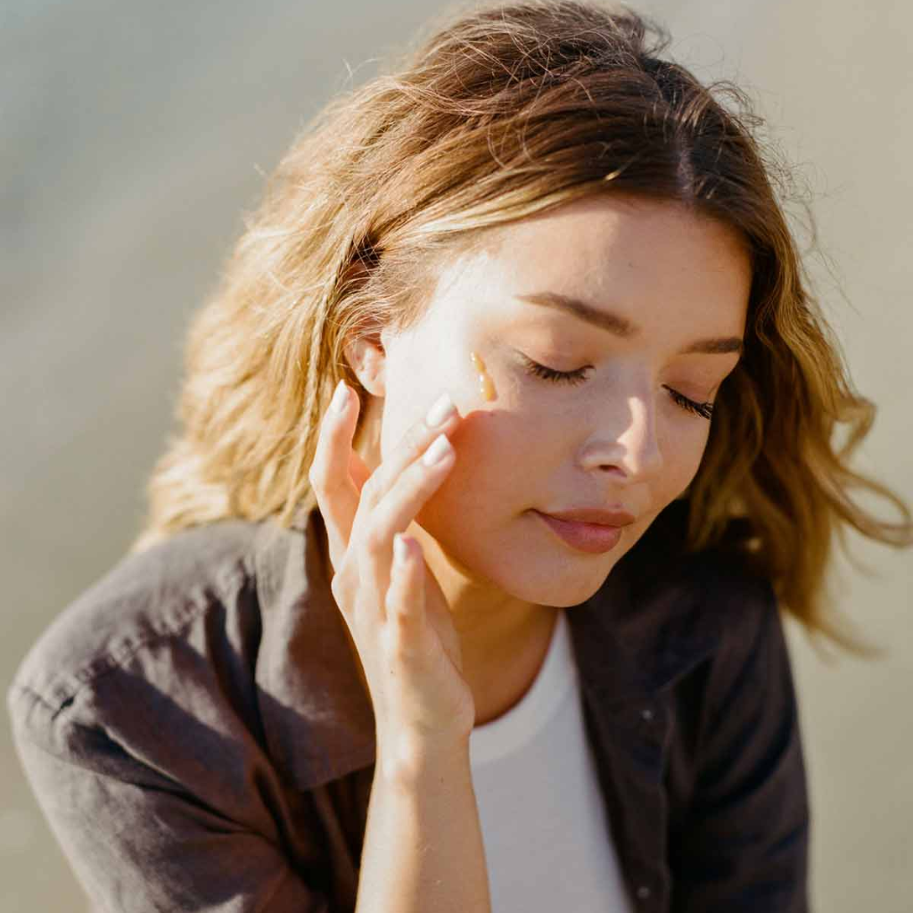 Maya Chia | The Water Color Hydrating Serum + Self Tanner - Naturelle.fi 