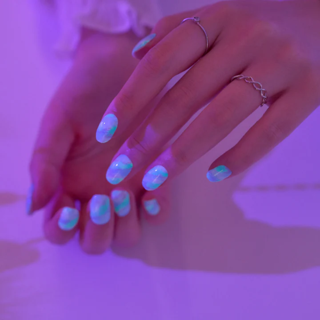 Édgeu | Gel Nail Sticker - Cloudy Neon Glow - Naturelle.fi