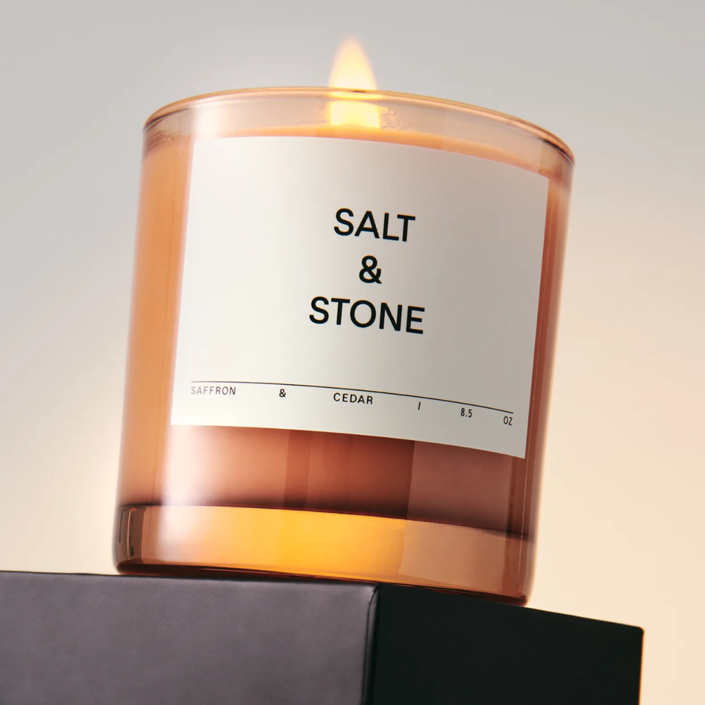 Salt & Stone | Scented Candle Saffron & Cedar Tuoksukynttilä - Naturelle