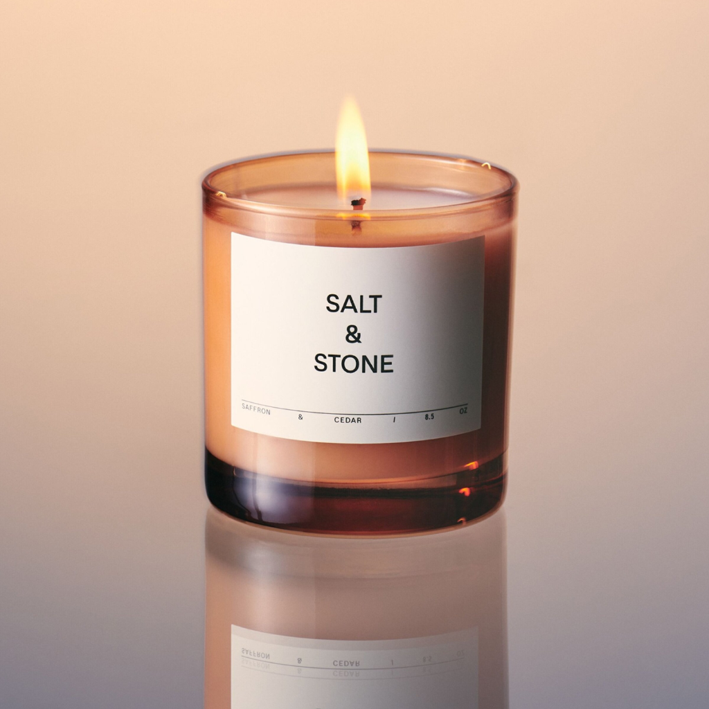 Salt & Stone | Scented Candle Saffron & Cedar Tuoksukynttilä - Naturelle