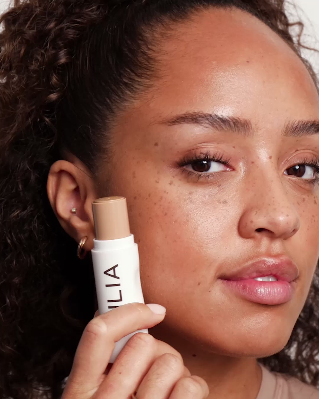 ILIA Beauty | Skin Rewind Complexion Stick - Naturelle.fi