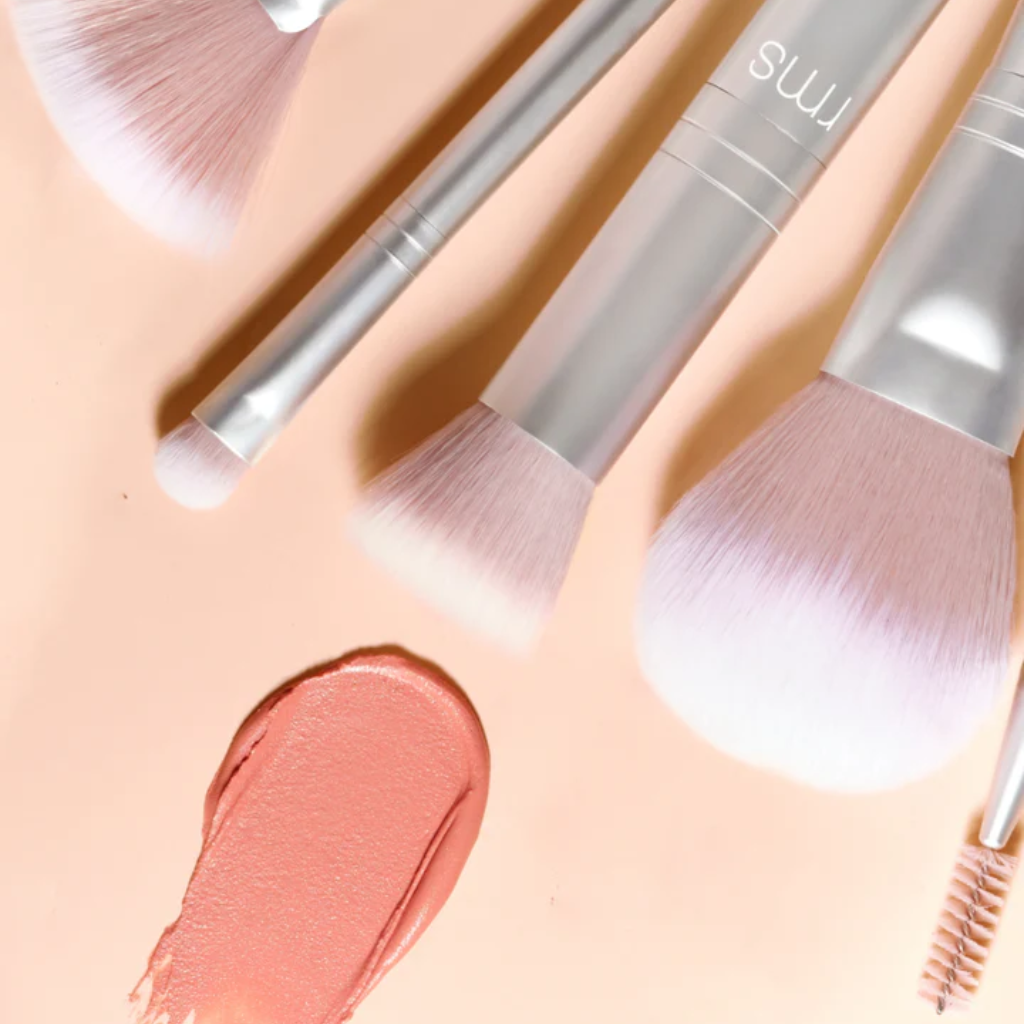 RMS Beauty | Skin2Skin Blush Brush - Naturelle.fi