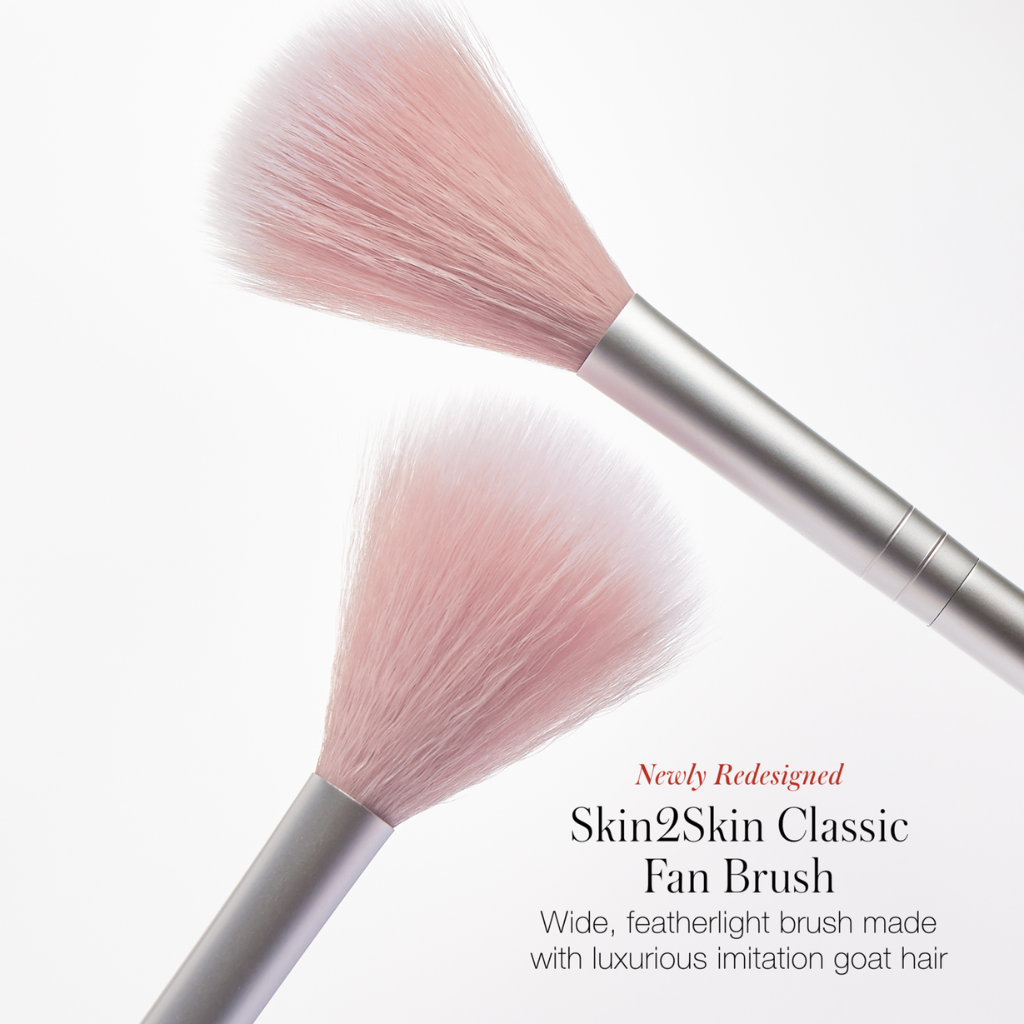 RMS Beauty | Skin2Skin Classic Fan Brush - Naturelle.fi 