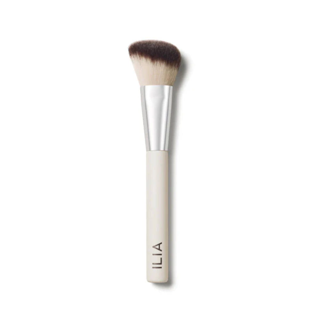 ILIA Beauty | Sculpting Brush - Bronzer & Highlighter Sivellin - Naturelle.fi