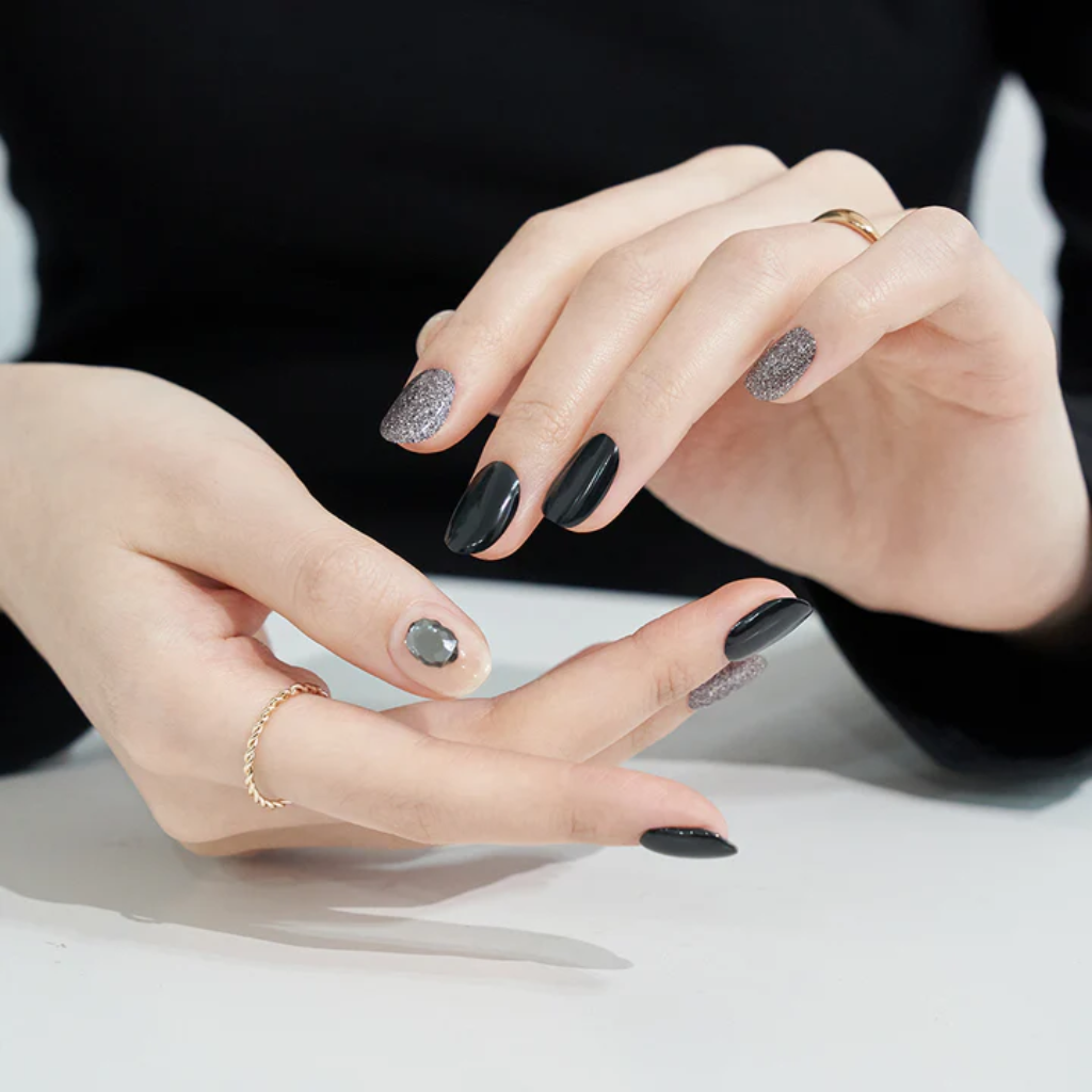 ÉDGEU | Gel Nail Sticker Vampire Black - Naturelle.fi