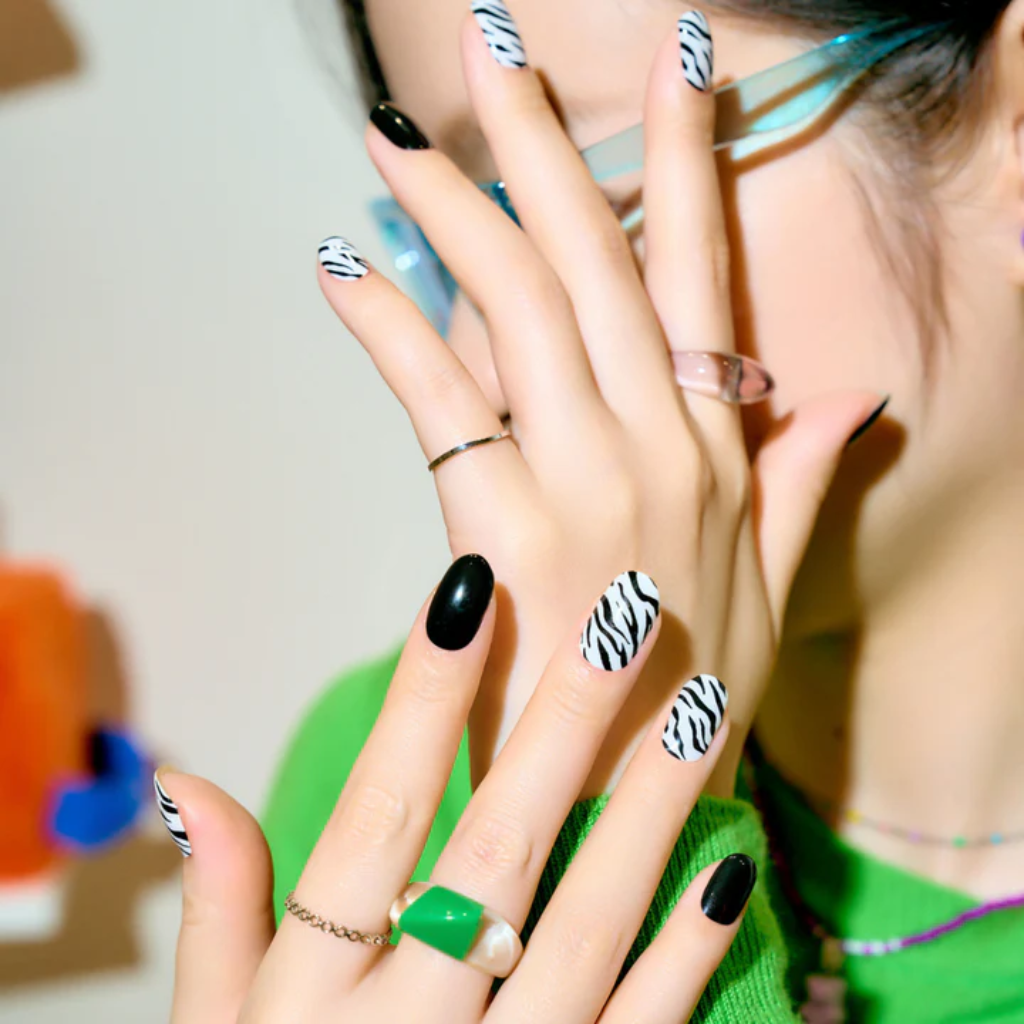 ÉDGEU | Gel Nail Sticker Zebra Neon Glow - Naturelle.fi